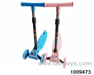 Three wheel scooter with lights in Carton