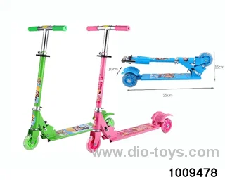 Three wheel scooter with flint light in color box