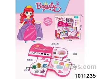 Children's cosmetics set in display box