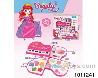 Children's cosmetics set in display box