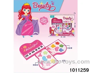 Children's cosmetics set in display box