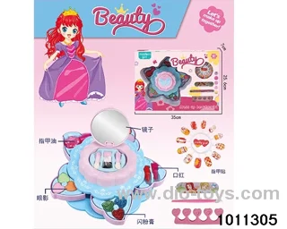 Children's cosmetics set in display box