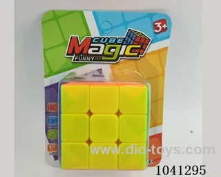 5.7cm cube in blister card