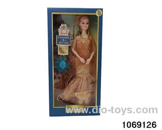 11 inch doll in window box