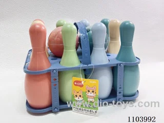 Portable bowling set