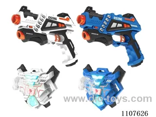 Fourth generation infrared battle gun 2 built-in rechargeable batteries +2 1560 fourth generation spray vest built-in lithium batteries +1 USB charging cable one drag four