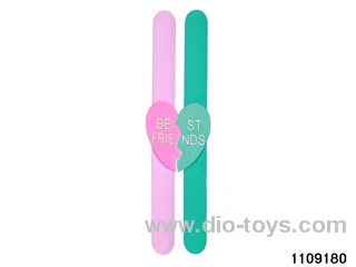 Children's cartoon snapping hand circle