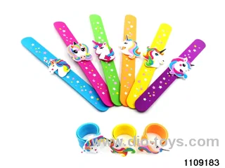 Children's cartoon snapping hand circle
