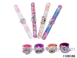 Children's cartoon snapping hand circle