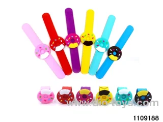 Children's cartoon snapping hand circle
