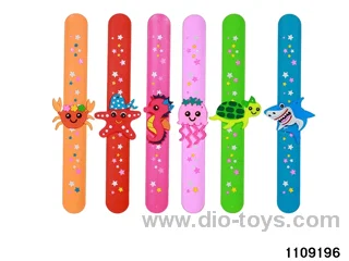 Children's cartoon snapping hand circle