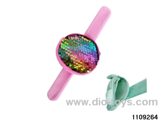 Children's cartoon snapping hand circle