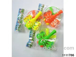 Catapult flying discs with whistles