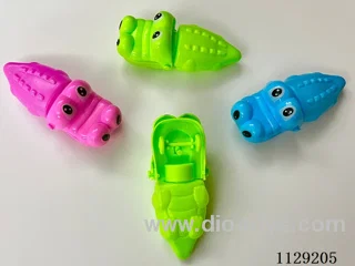 Sugar dispenser with printed crocodile car