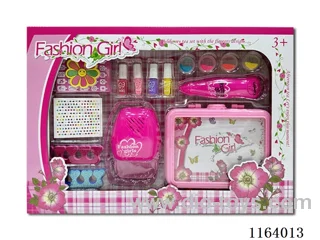 Nail and makeup accessories set