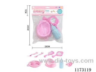 The doll is fed an eight-piece set