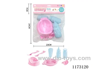 The doll is fed an eight-piece set