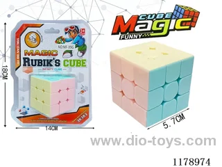 5.7 Perforated spring-loaded six-color macaroon cube (white background)