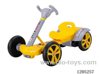 The electric go-kart/6v4.5 dual battery, dual drive dual motor, with music, lighting, handle control drive, foldable steering wheel, early education function, music, lighting, battery display, adjustable volume, USB port, MP3 port