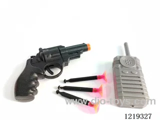 Revolver with 3 bullets, Walkie Talkie *1