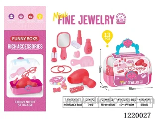 Jewelry set in mini carrying case