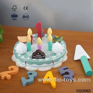 Playing with wooden cakes