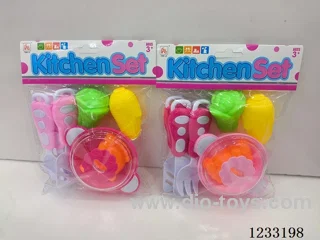Play kitchen tableware set
