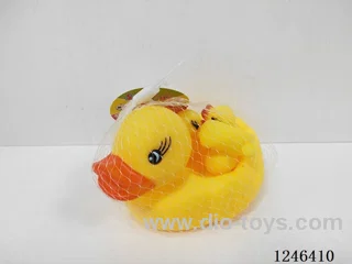 Rubber-moulded large mother-and-baby ducks