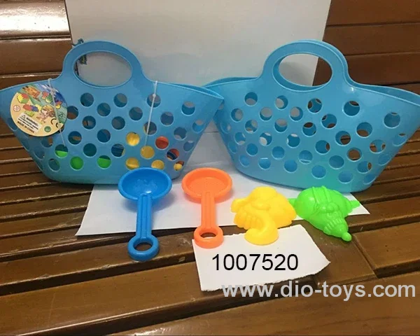 beach set in basket