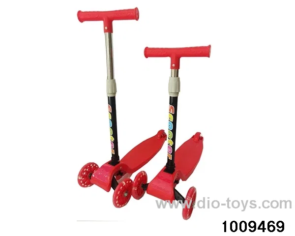 Three wheel scooter with lights in Carton