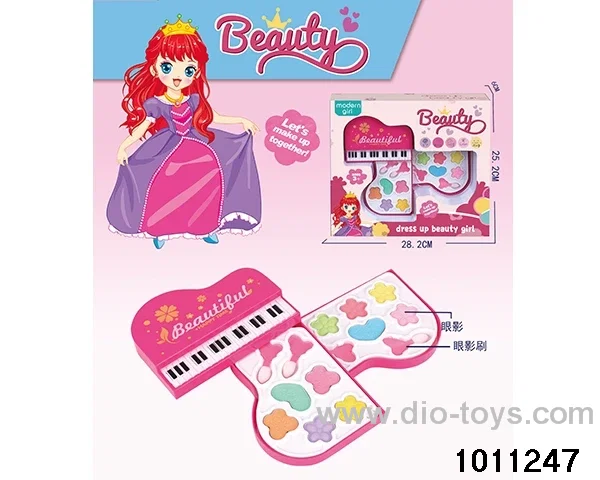 Children's cosmetics set in display box