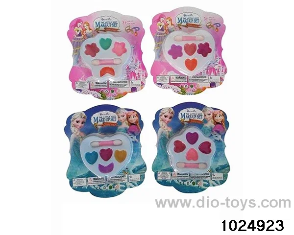 Small plate cosmetics (lip gloss) in Blister card