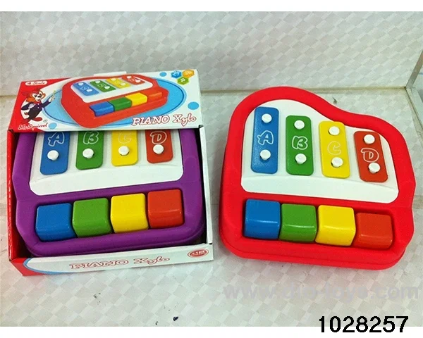 4-note small piano in display box