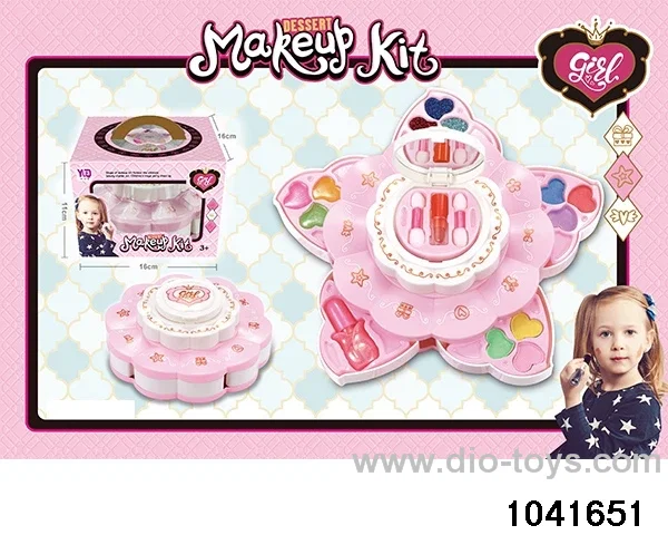 Makeup Set in Gilf box