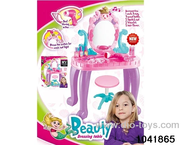Dressing table set in color box