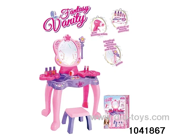 Dressing table set in color box