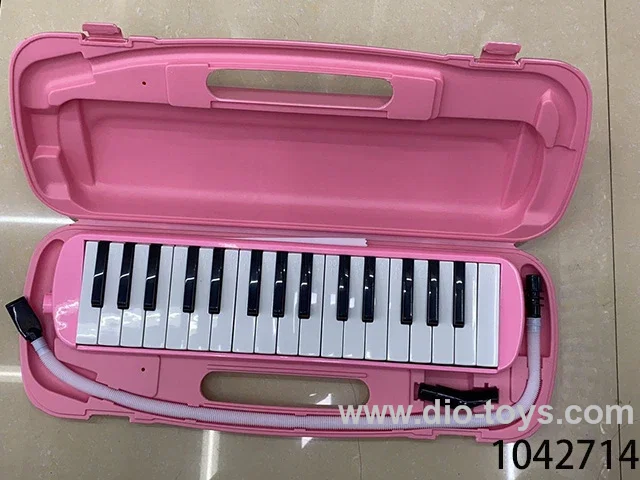 32 key melodica in plastic box