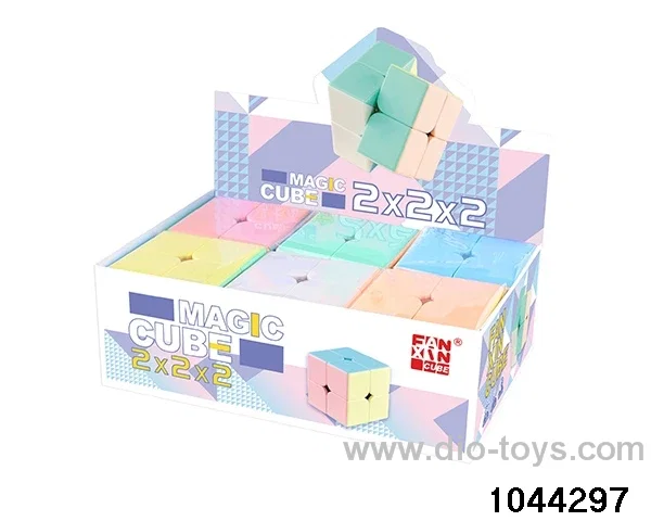 Second order Macaron in display box
