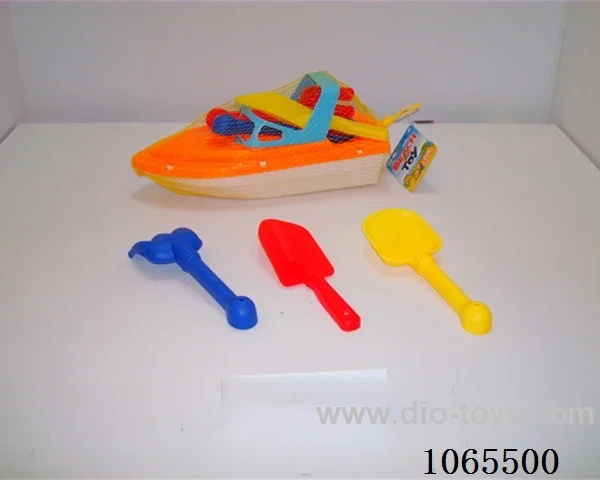 4 pieces of beach toys