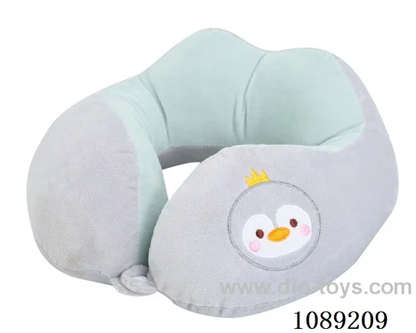 Little penguin U-shaped pillow