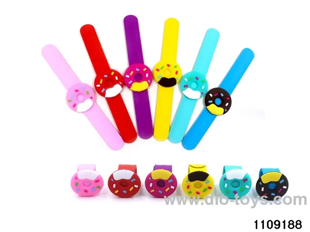 Children's cartoon snapping hand circle