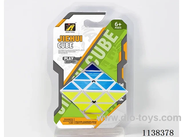 Pyramid Cube/Black & White