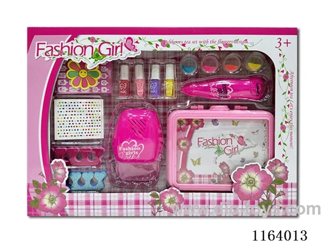 Nail and makeup accessories set