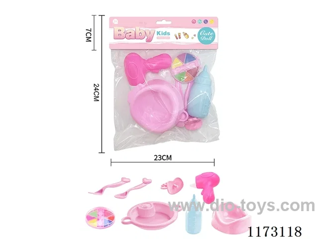 The doll is fed an eight-piece set
