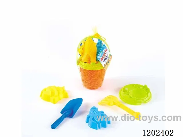 6 pieces of beach equipment