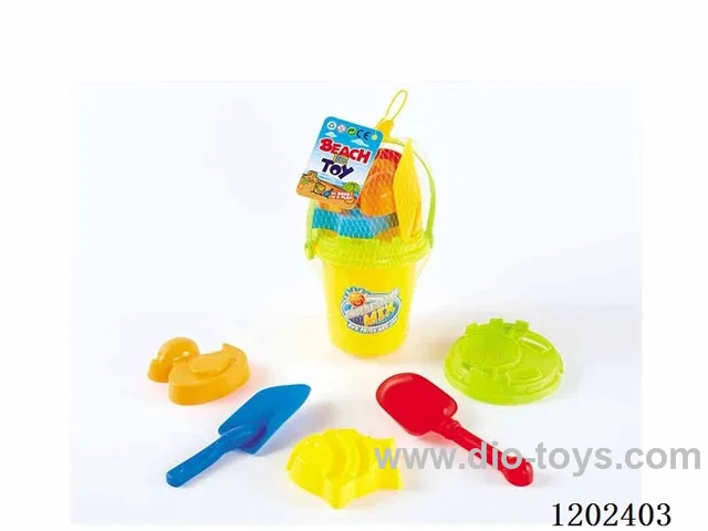 6 pieces of beach equipment