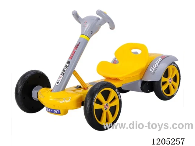 The electric go-kart/6v4.5 dual battery, dual drive dual motor, with music, lighting, handle control drive, foldable steering wheel, early education function, music, lighting, battery display, adjustable volume, USB port, MP3 port