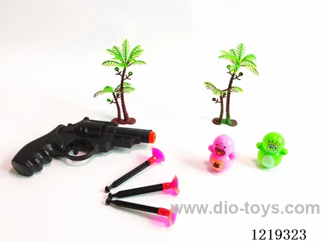 Revolver with 3 bullets, handcuffs, coco tree *2