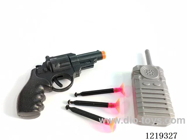 Revolver with 3 bullets, Walkie Talkie *1