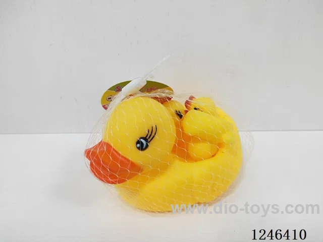 Rubber-moulded large mother-and-baby ducks